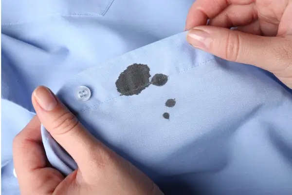 Como tirar tinta de caneta da roupa